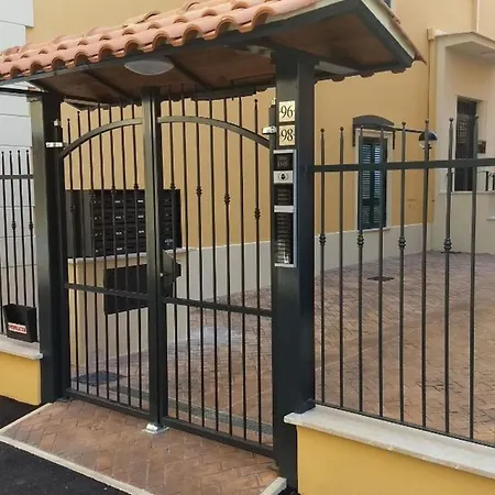 La Casa Floreale Apartament